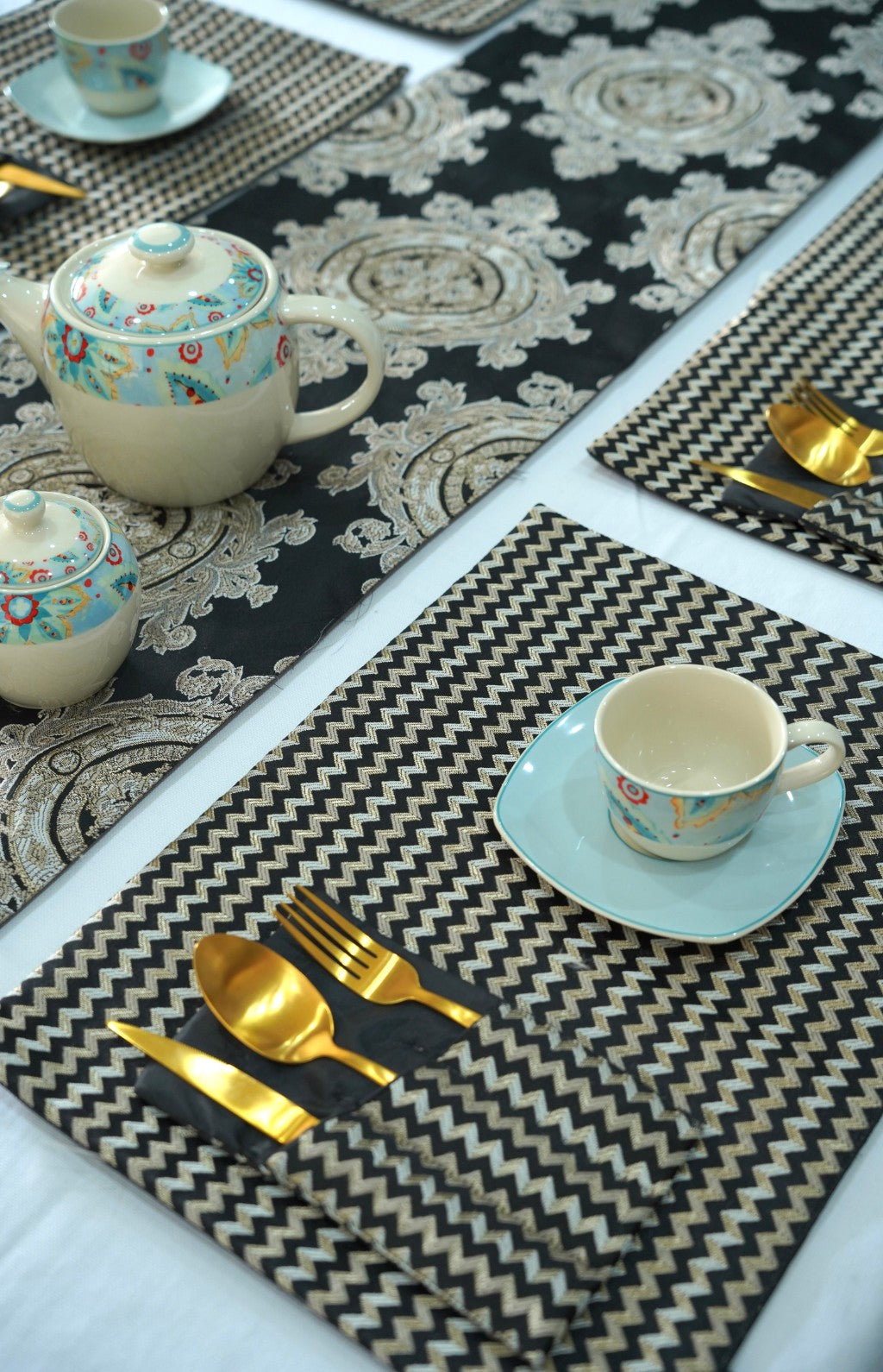 Crown Gold Black Table Runner Set